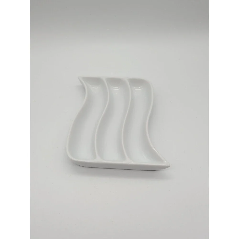 Crate & Barrel BIA Cordon Bleu White Porcelain Wavy Olive Server Boat